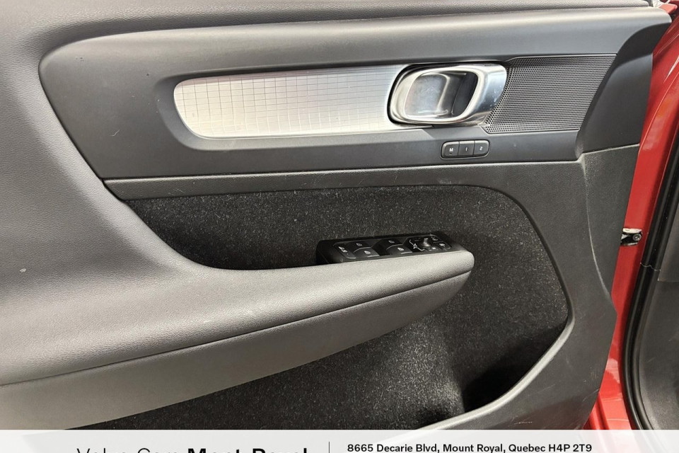 2021 Volvo XC40 - Image 9