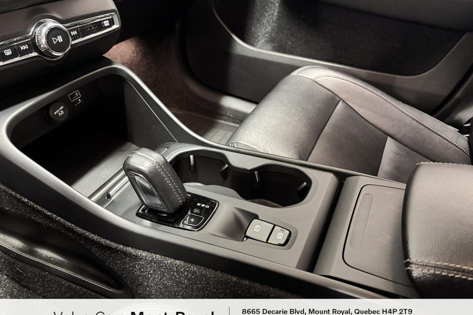 2021 Volvo XC40 - Image 13