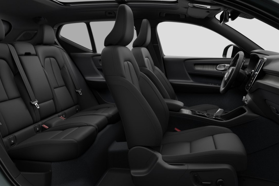 2026 Volvo XC40 - Image 13