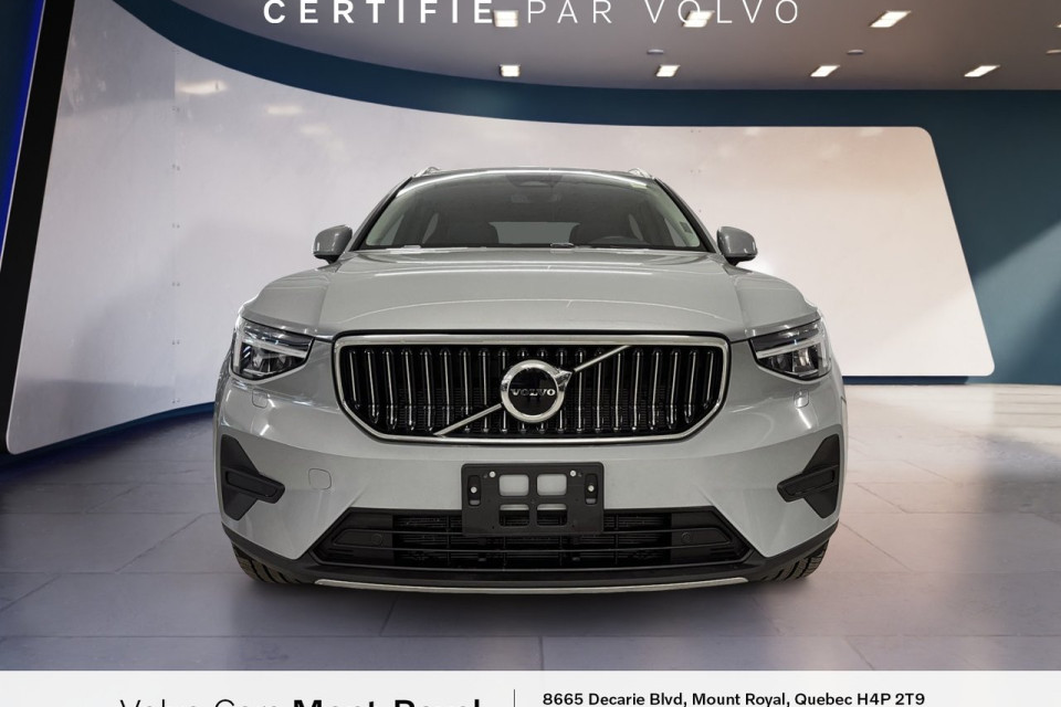 2025 Volvo XC40 - Image 2