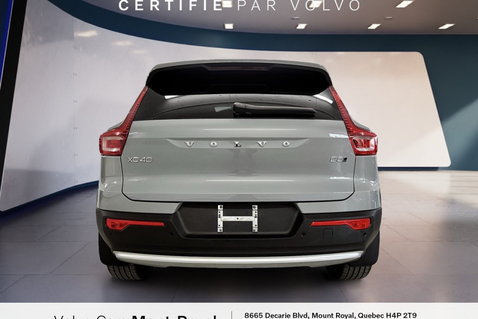 2025 Volvo XC40 - Image 3