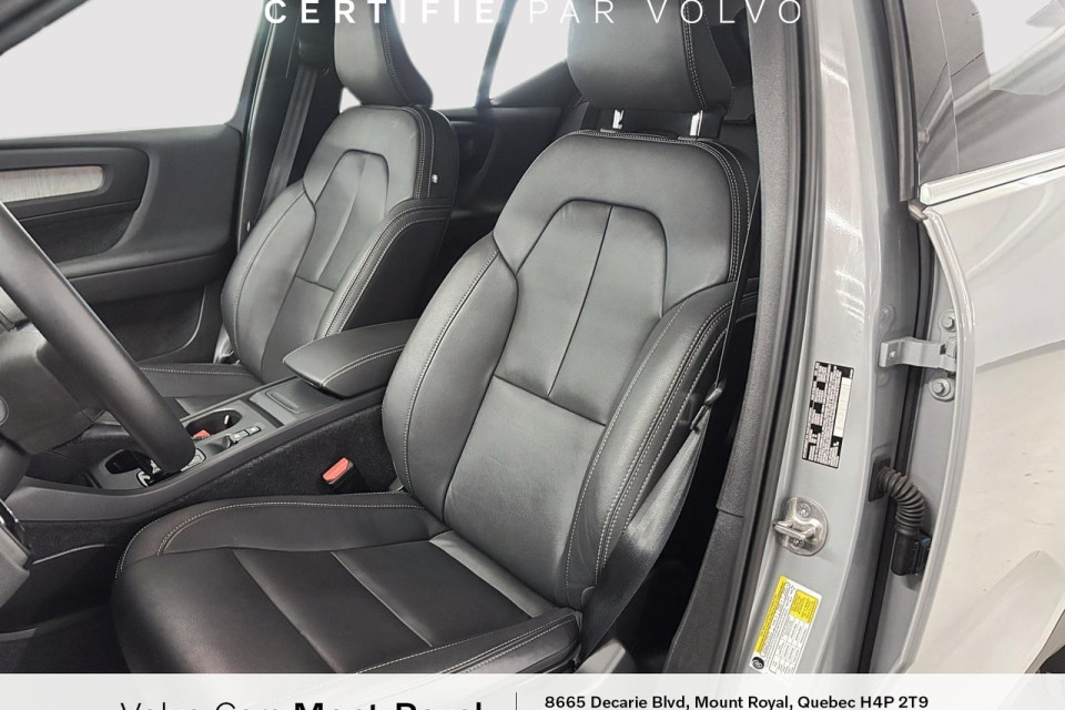 2025 Volvo XC40 - Image 8