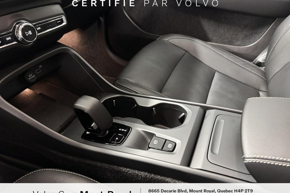 2025 Volvo XC40 - Image 14