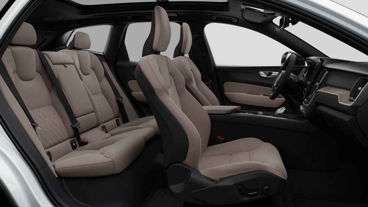 2026 Volvo XC60 - Image 13