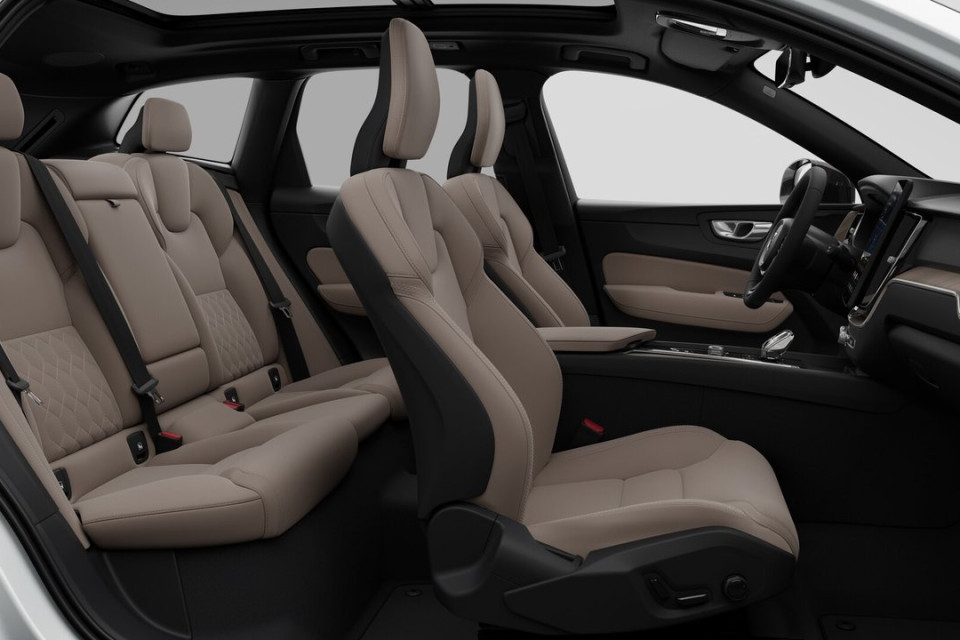 2026 Volvo XC60 - Image 13
