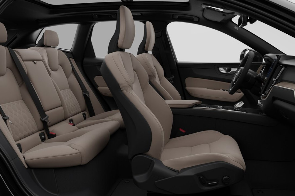 2026 Volvo XC60 - Image 13