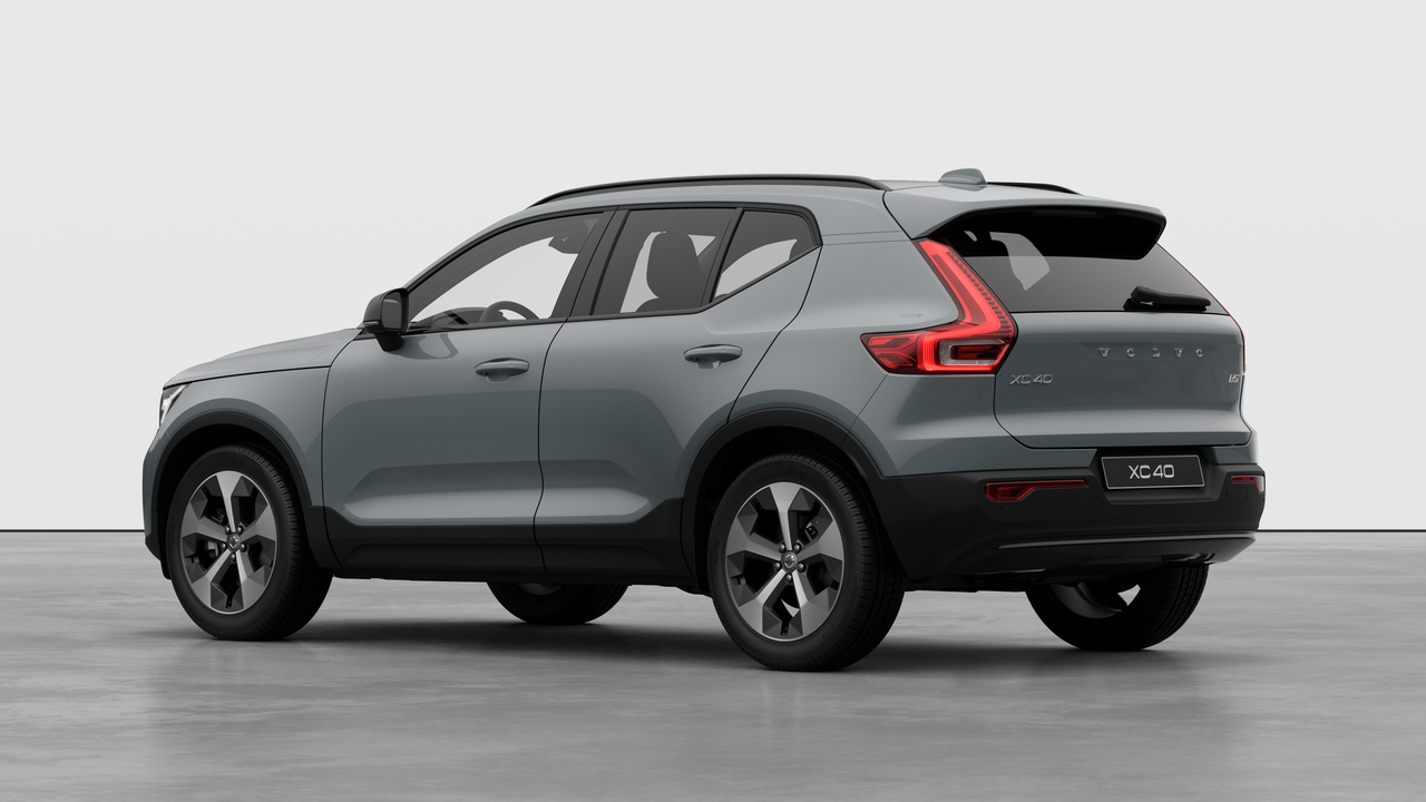 2026 Volvo XC40 - Image 2