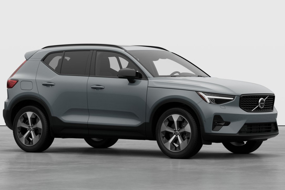 2026 Volvo XC40 - Image 3