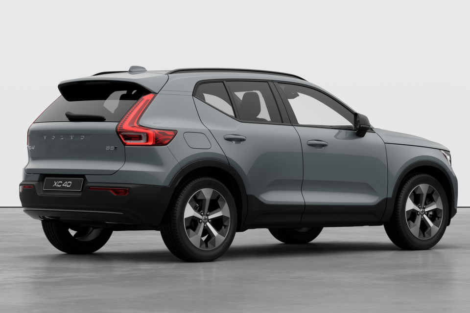 2026 Volvo XC40 - Image 4