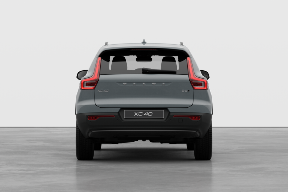 2026 Volvo XC40 - Image 6