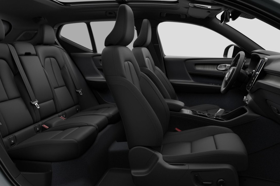 2026 Volvo XC40 - Image 13