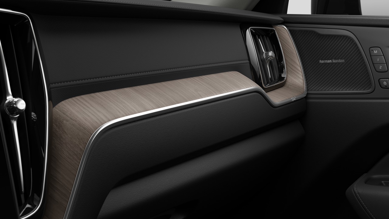 2026 Volvo XC60 PLUG-IN HYBRID - Image 9