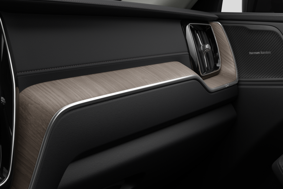 2026 Volvo XC60 PLUG-IN HYBRID - Image 9