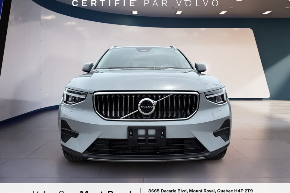 2025 Volvo XC40 - Image 2