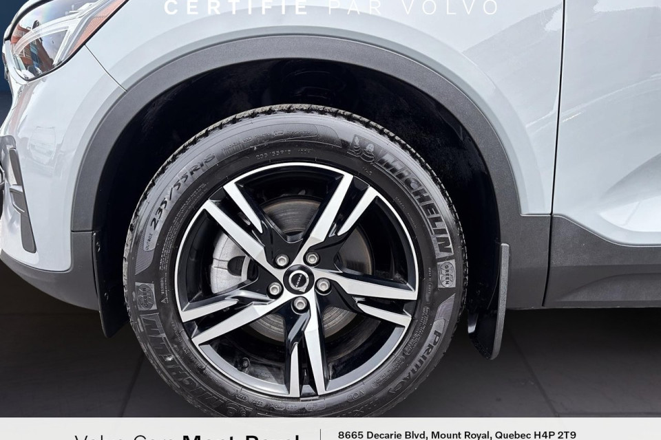 2025 Volvo XC40 - Image 6