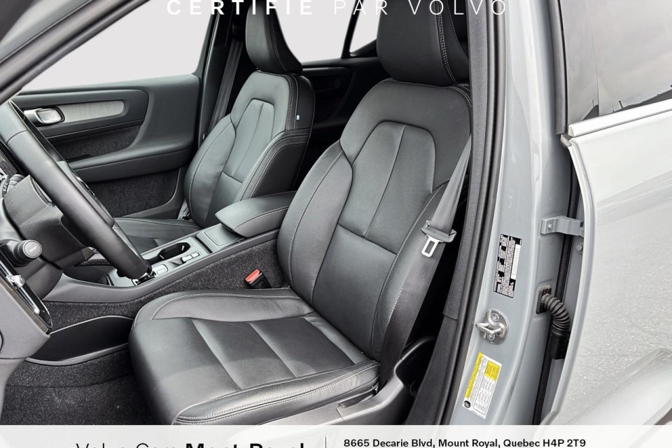 2025 Volvo XC40 - Image 7