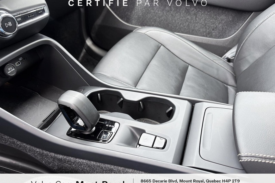 2025 Volvo XC40 - Image 13