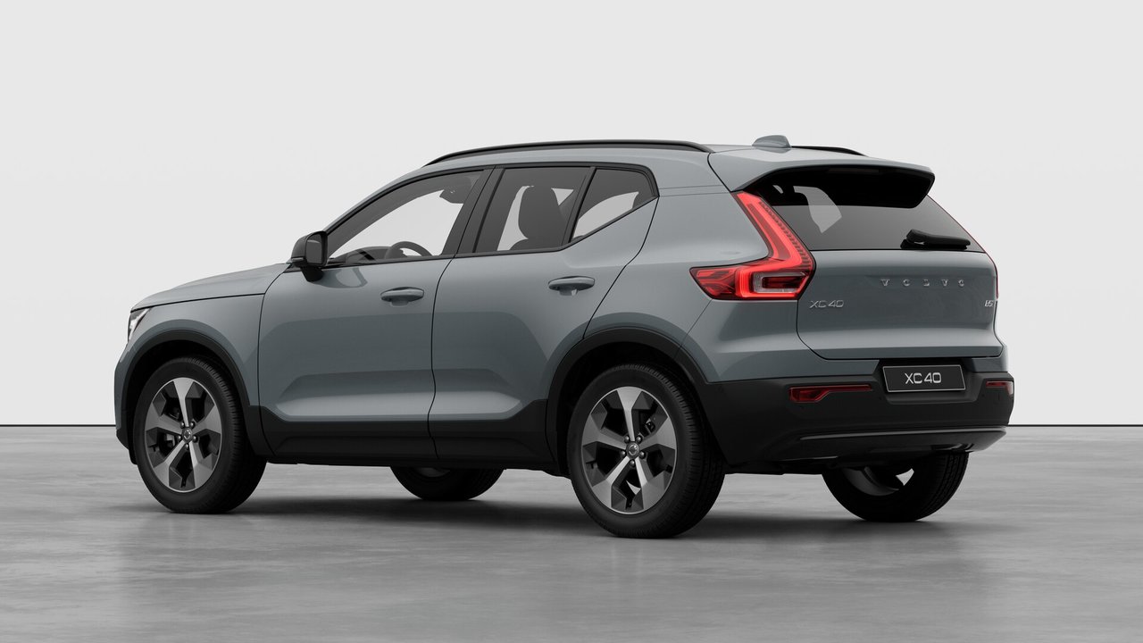 2026 Volvo XC40 - Image 2