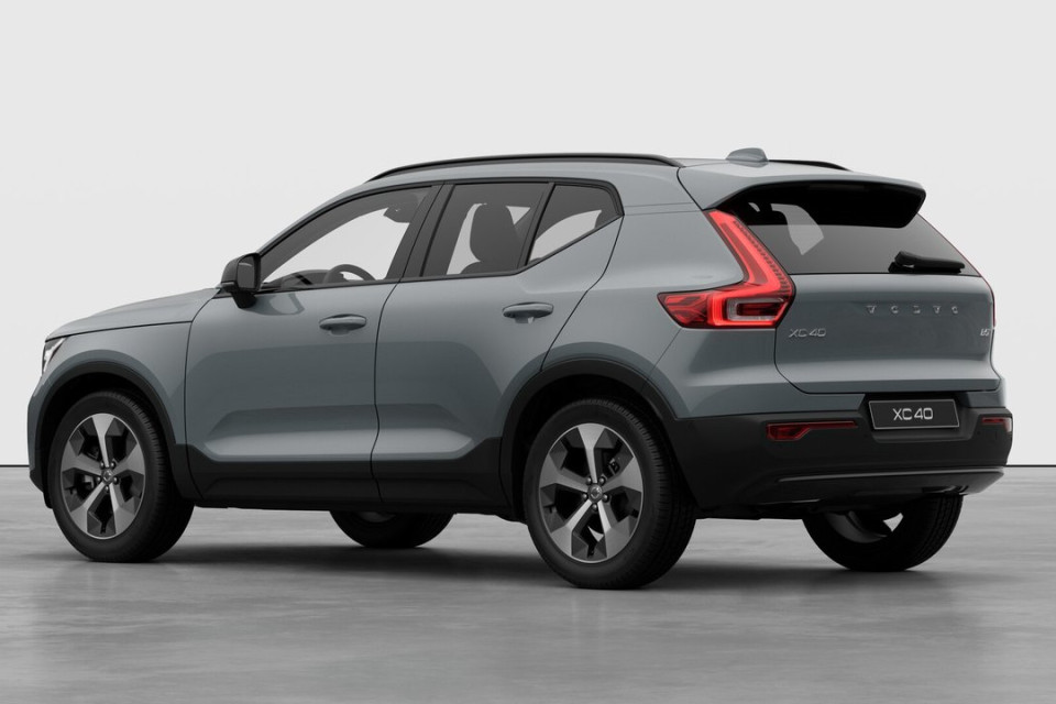 2026 Volvo XC40 - Image 2
