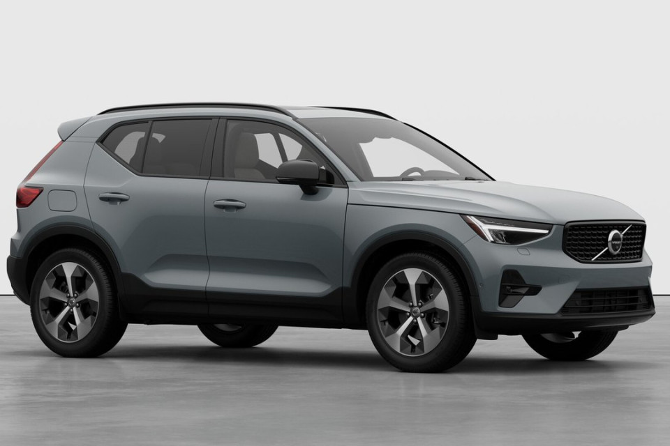 2026 Volvo XC40 - Image 3