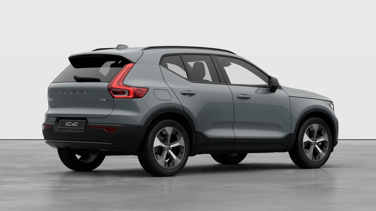 2026 Volvo XC40 - Image 4