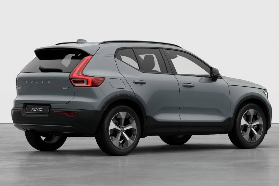 2026 Volvo XC40 - Image 4
