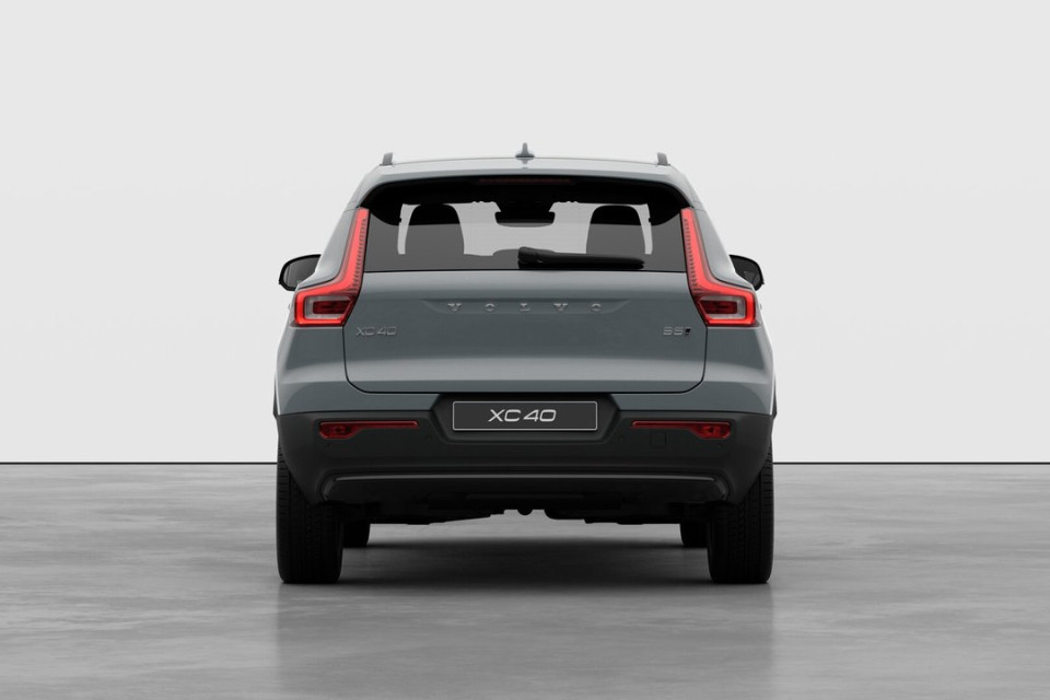 2026 Volvo XC40 - Image 6