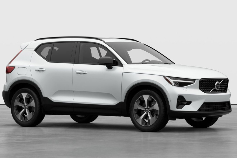 2026 Volvo XC40 - Image 3