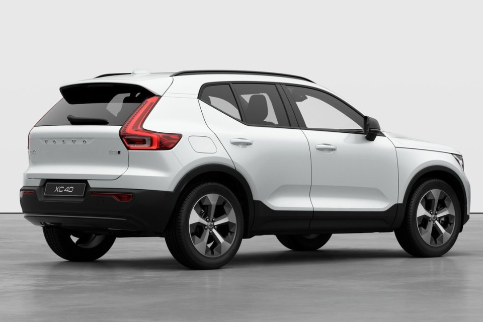 2026 Volvo XC40 - Image 4