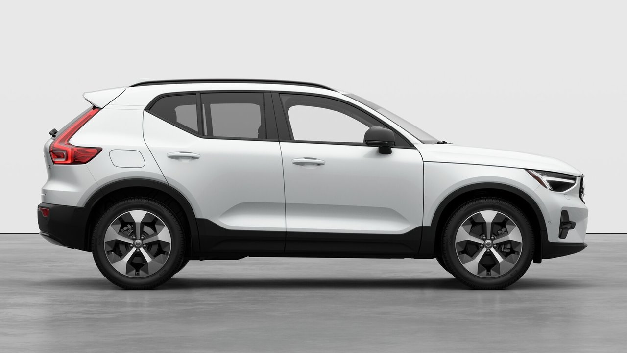 2026 Volvo XC40 - Image 7