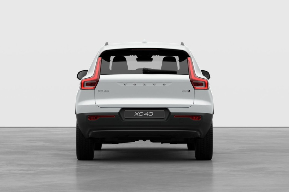 2026 Volvo XC40 - Image 6