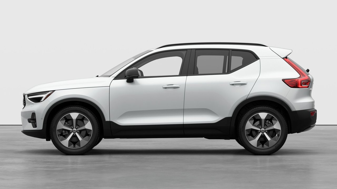 2026 Volvo XC40 - Image 8