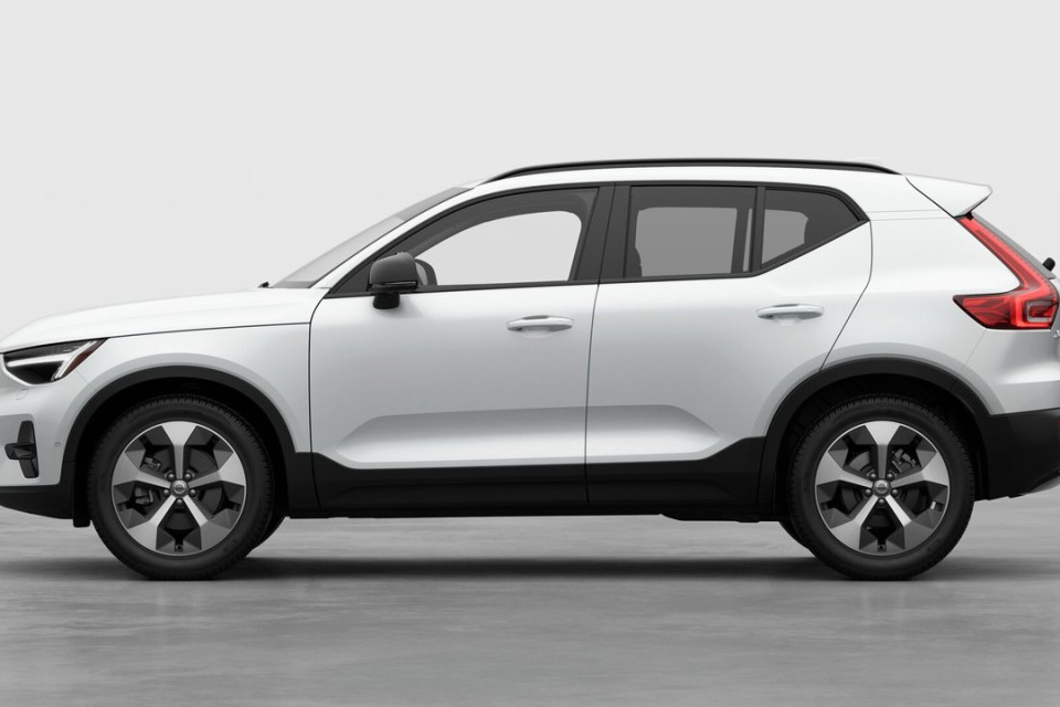 2026 Volvo XC40 - Image 8