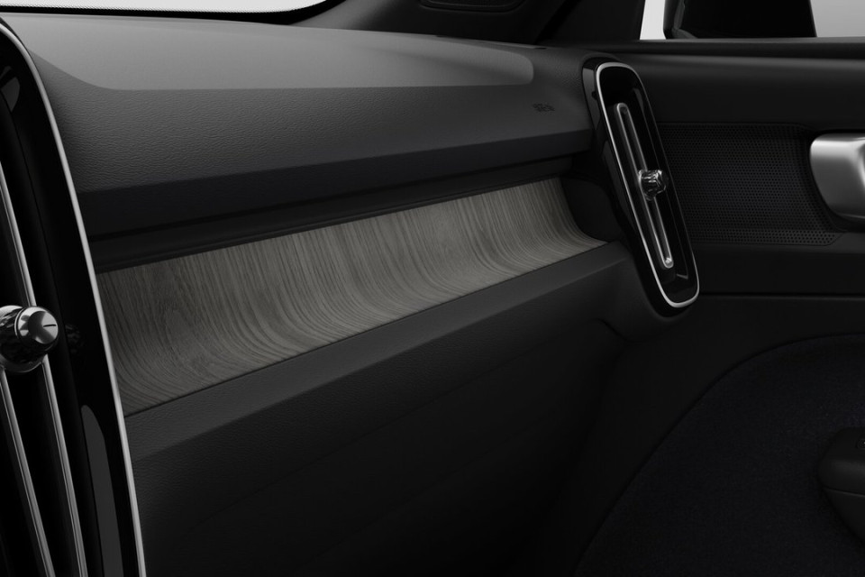 2026 Volvo XC40 - Image 9