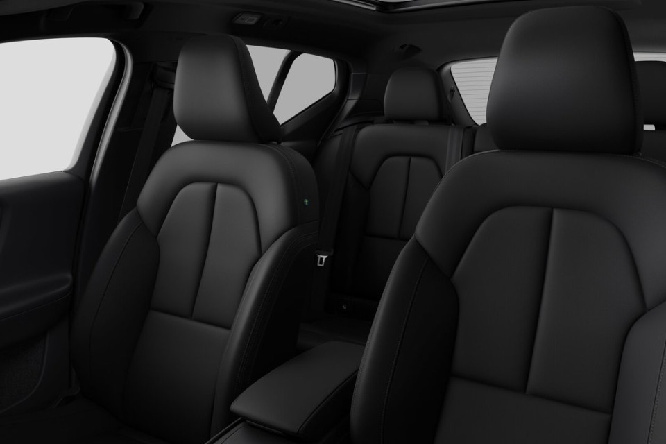 2026 Volvo XC40 - Image 12