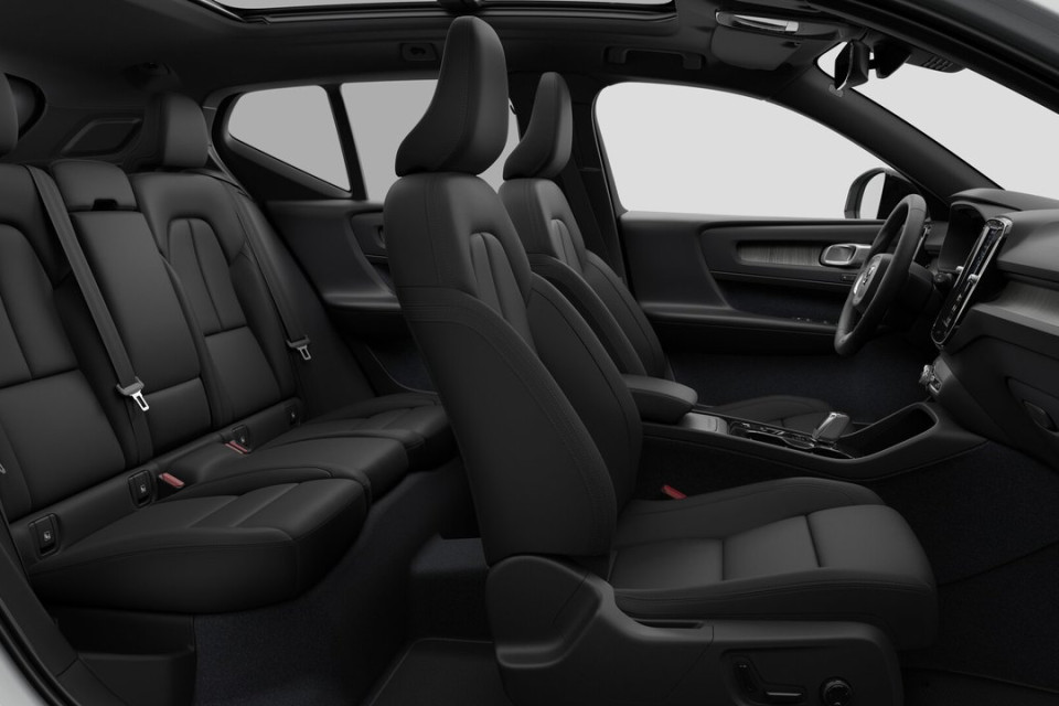 2026 Volvo XC40 - Image 13