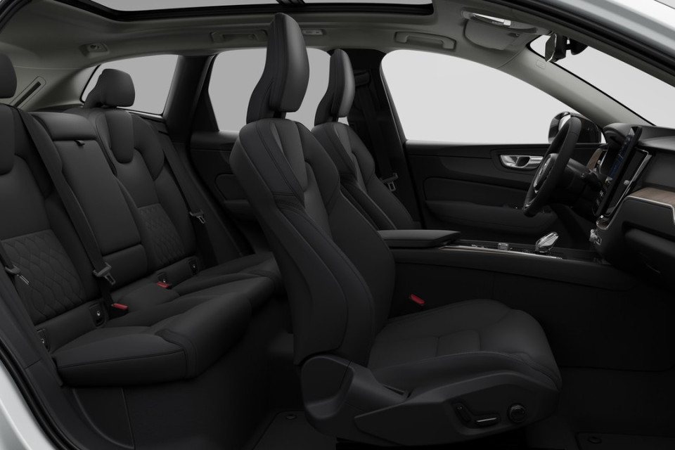 2026 Volvo XC60 - Image 13