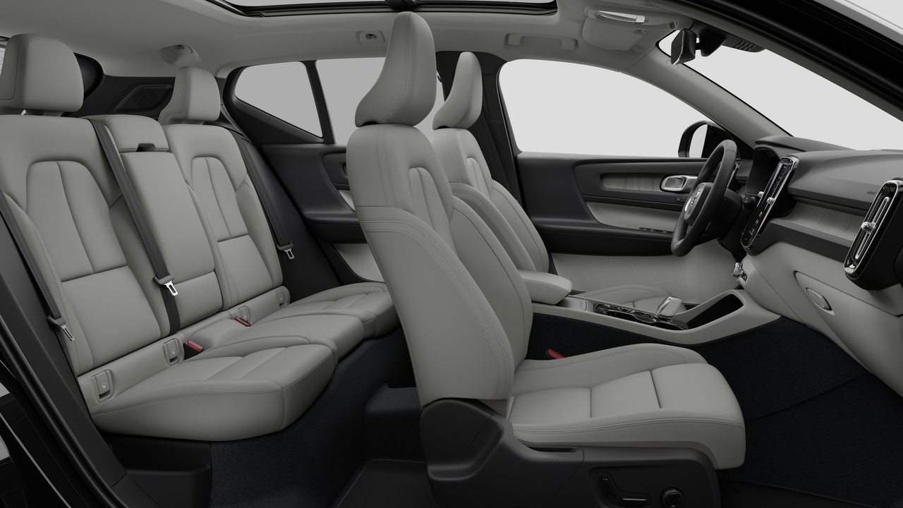 2026 Volvo XC40 - Image 13