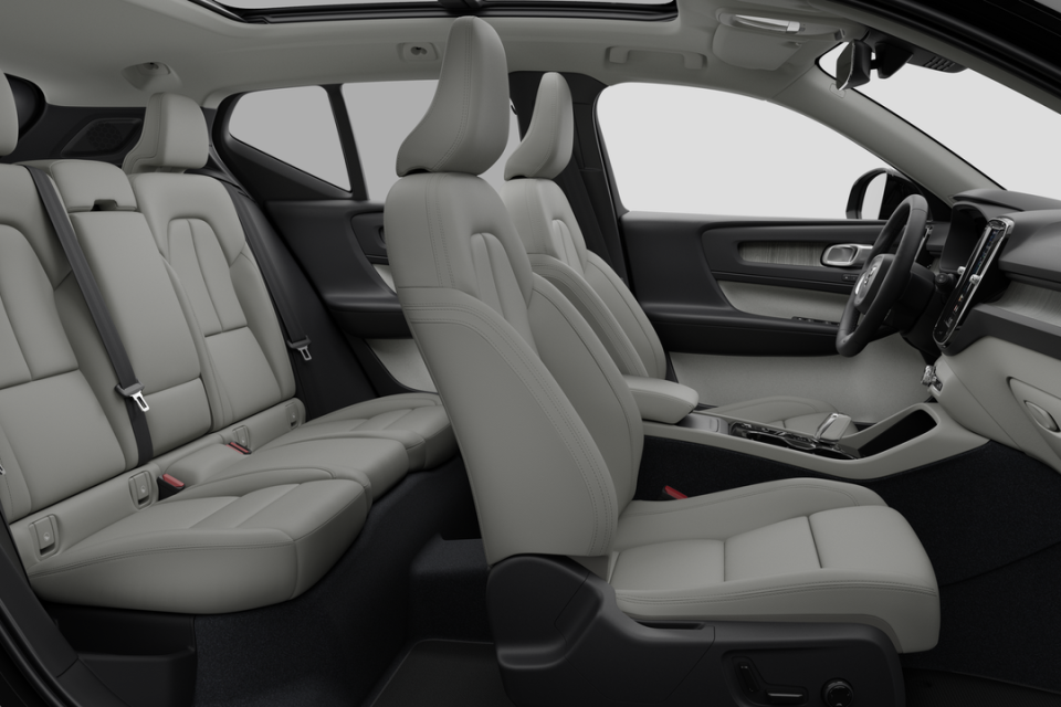 2026 Volvo XC40 - Image 13