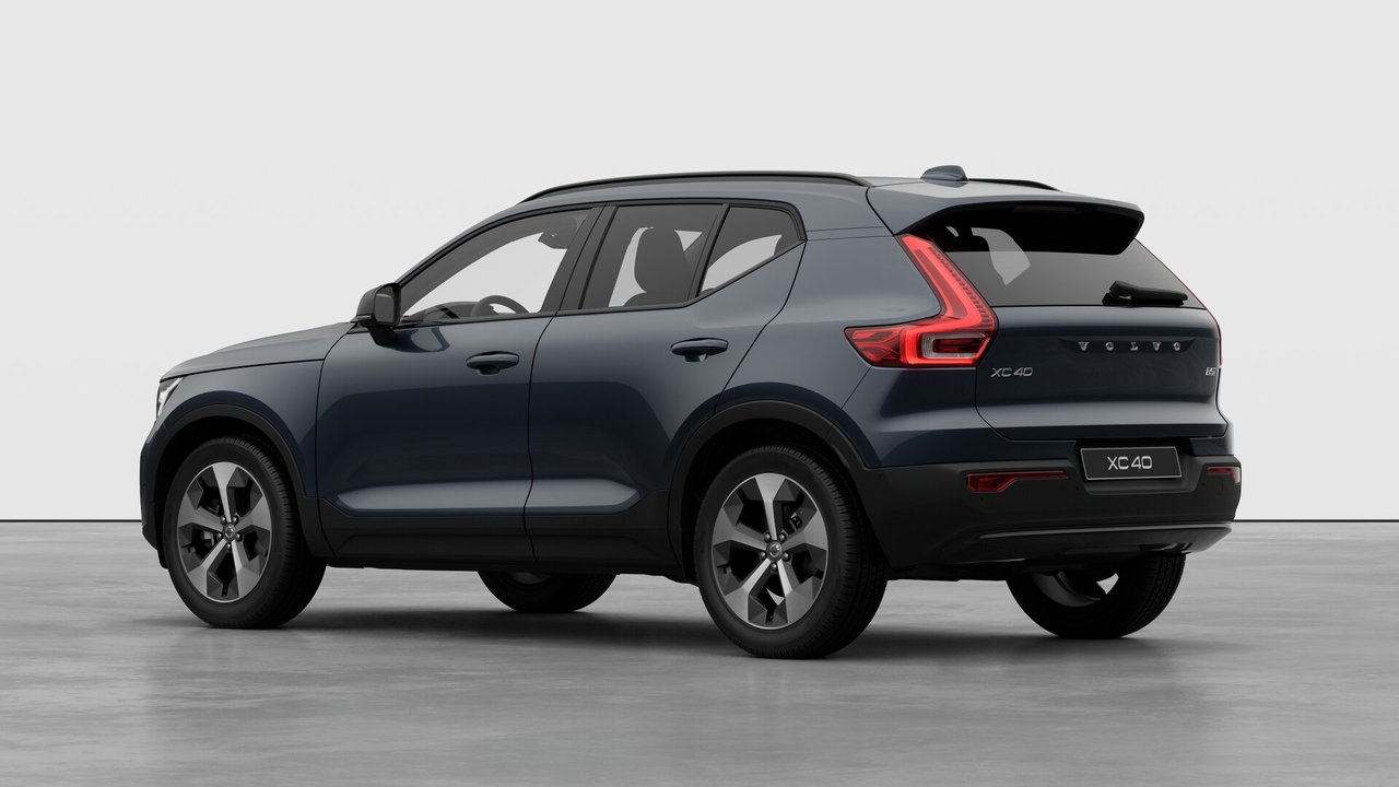 2026 Volvo XC40 - Image 2