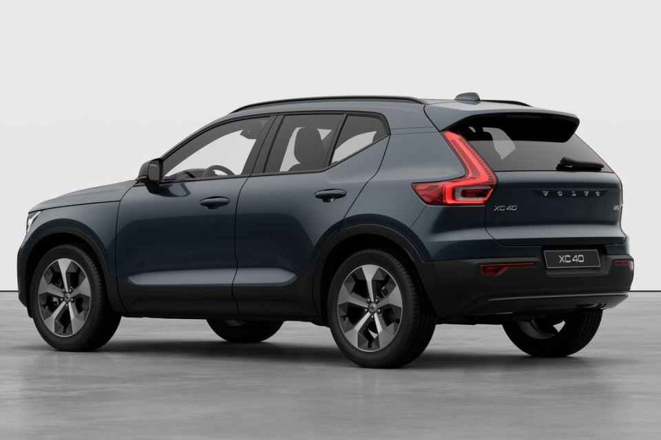 2026 Volvo XC40 - Image 2