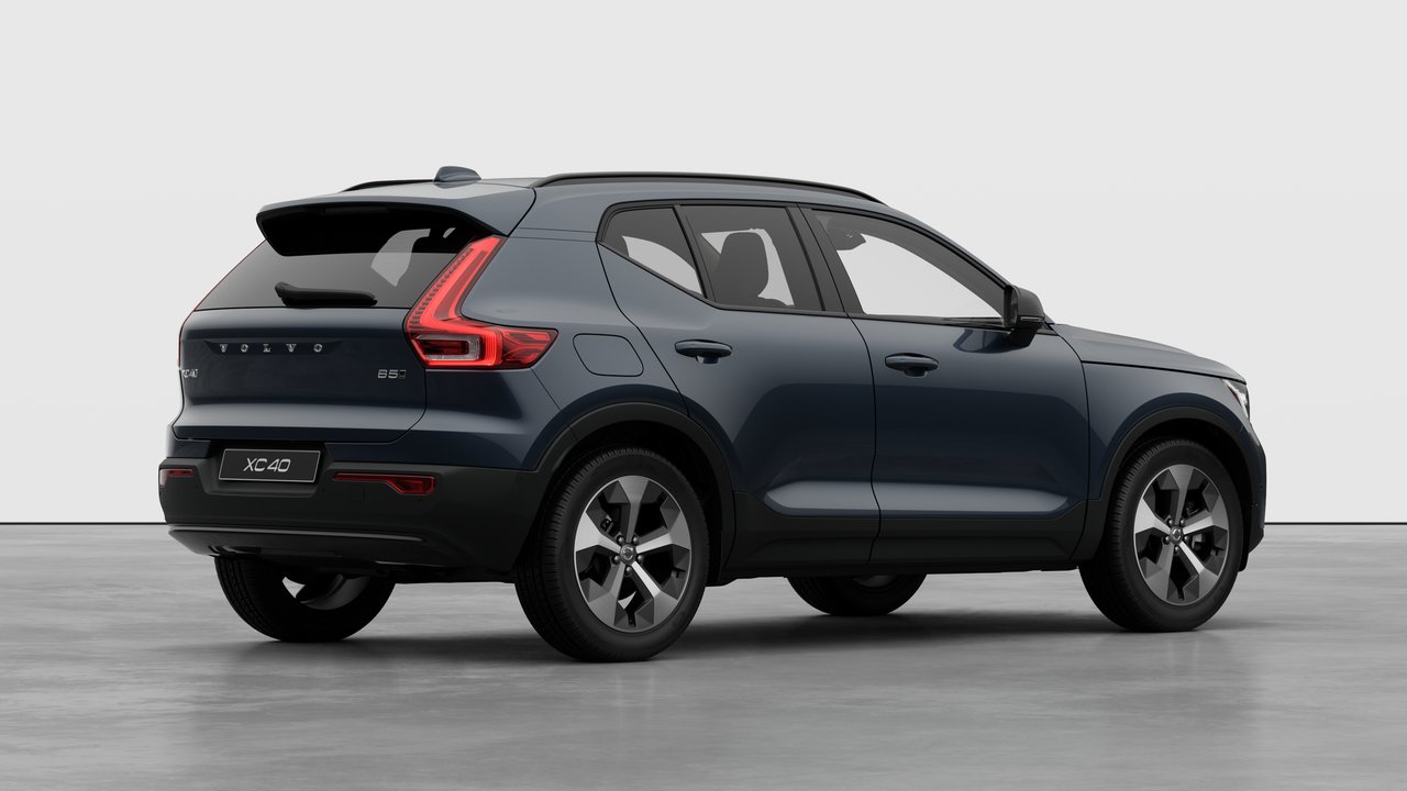 2026 Volvo XC40 - Image 4