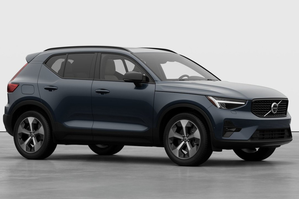2026 Volvo XC40 - Image 3