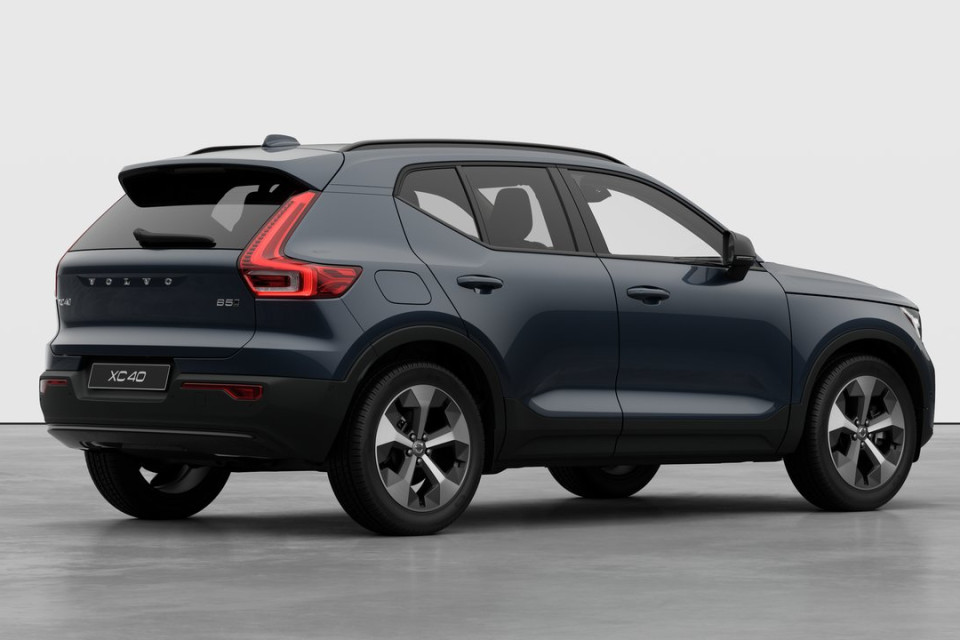 2026 Volvo XC40 - Image 4