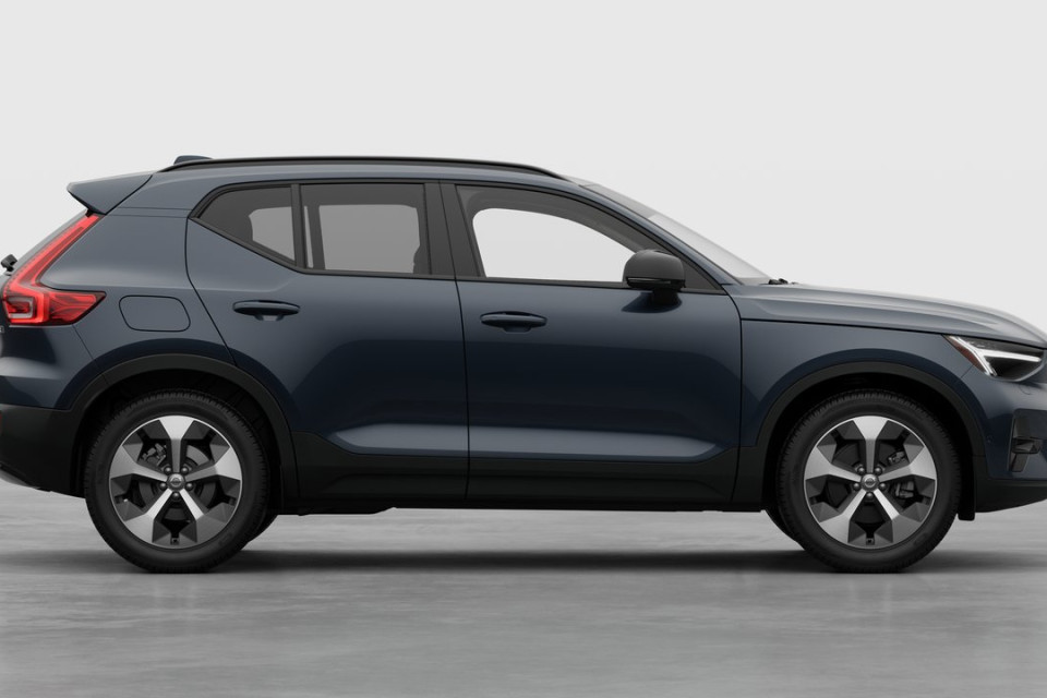 2026 Volvo XC40 - Image 7