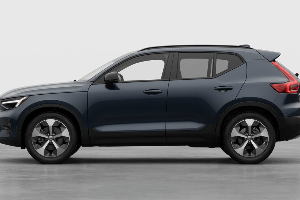 2026 Volvo XC40 - Image 8