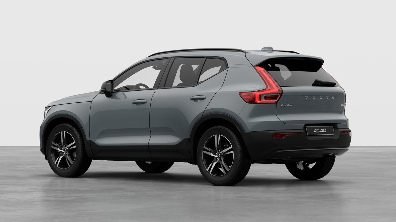 2026 Volvo XC40 - Image 2