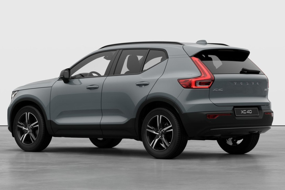 2026 Volvo XC40 - Image 2