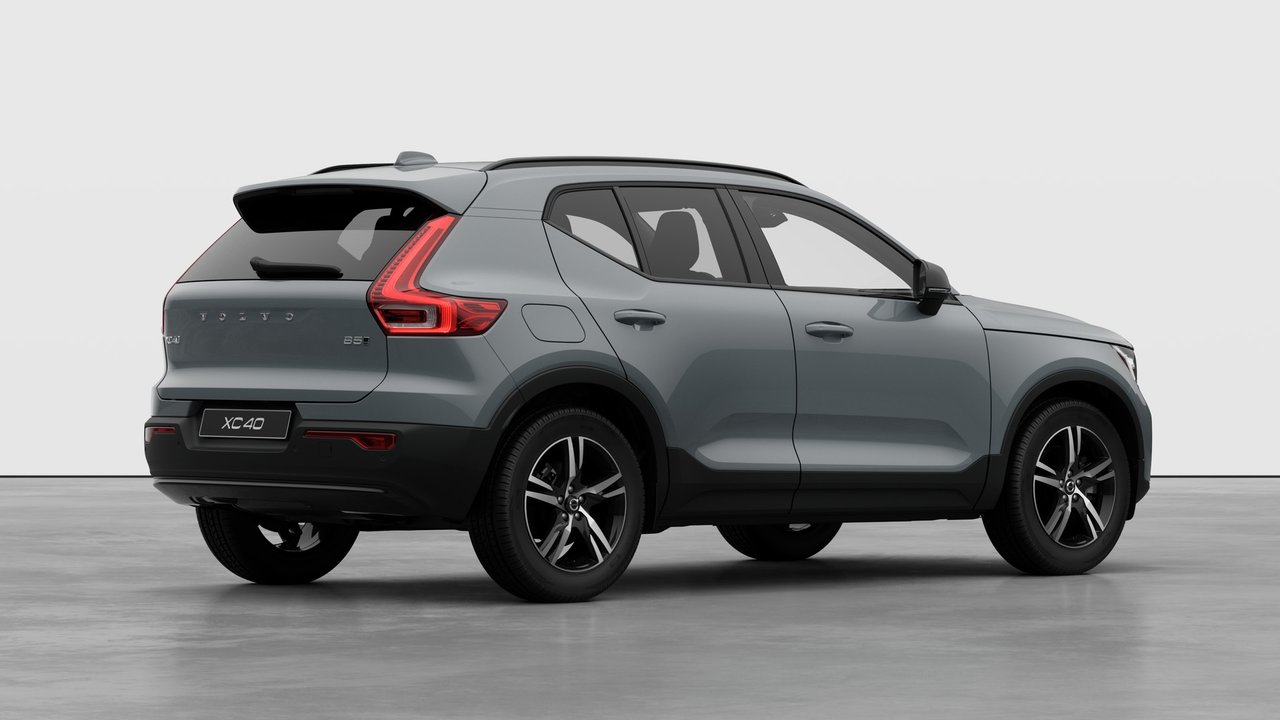2026 Volvo XC40 - Image 4