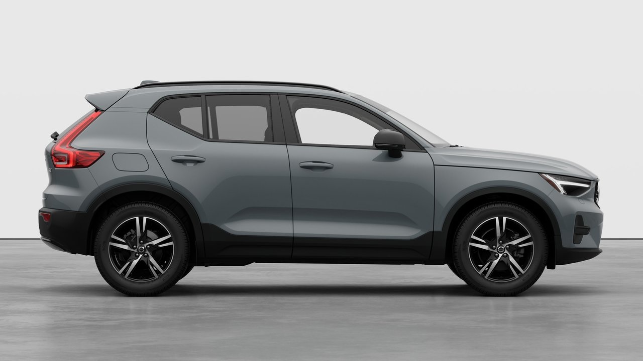 2026 Volvo XC40 - Image 7